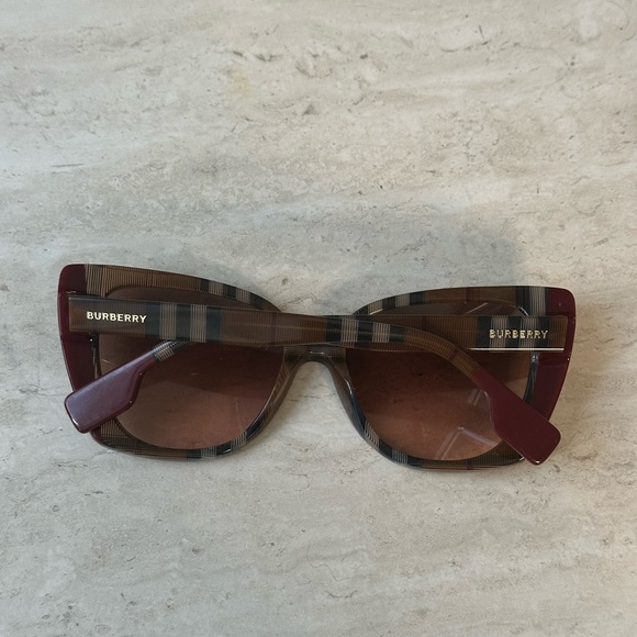 Burberry Sunglasses - Picture 5 of 7